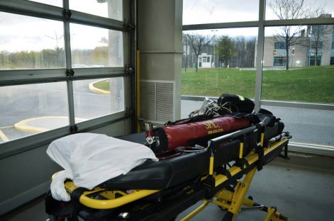 Civière (Photographe Vicky Brunoro-Laporte)